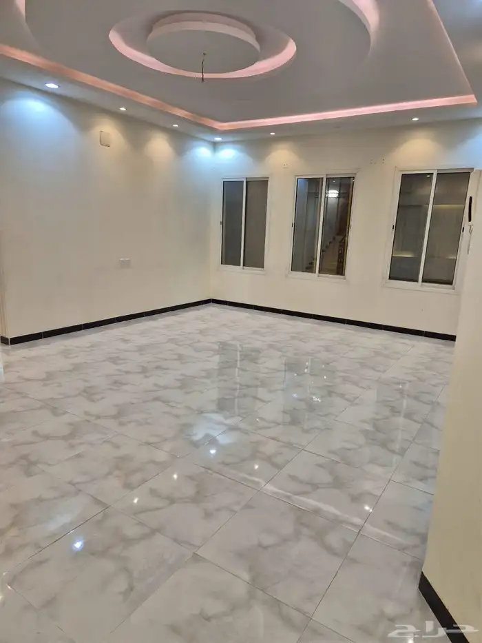فله مرهونه المزاحميه حي نواره مساحة 337 م شارعين 9