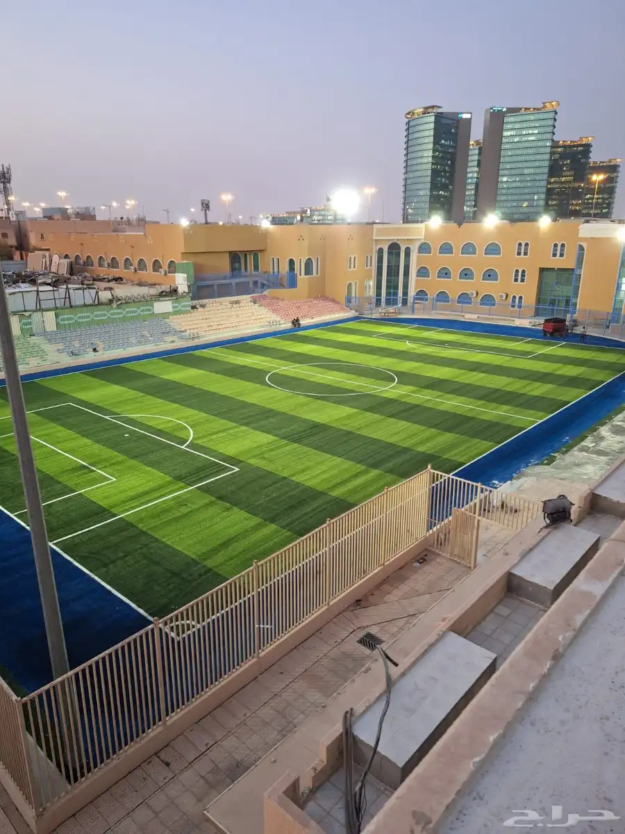 تنفيذ ملاعب العشب الصناعي ومكينة فرد العشب مكينة (SMG) 9