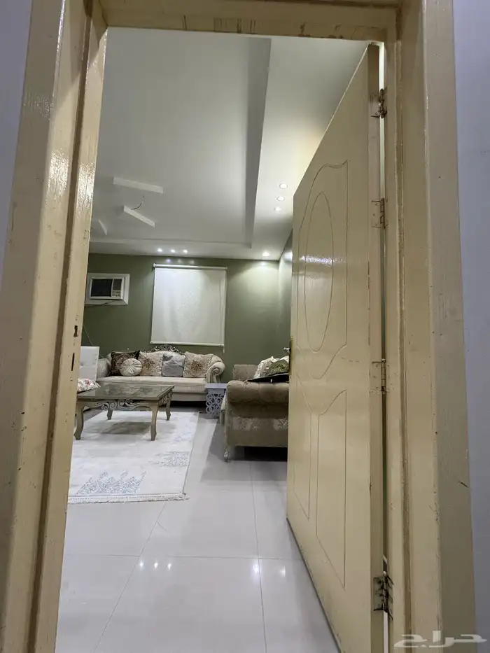 للبيع فيلا سكنية دور و 3 شقق حي الرمال 11
