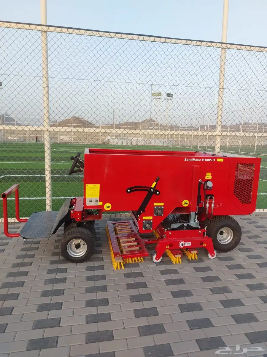 تنفيذ ملاعب العشب الصناعي ومكينة فرد العشب مكينة (SMG) 1