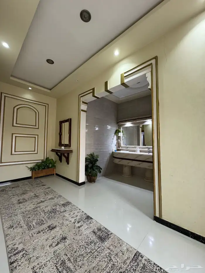 للبيع فيلا سكنية دور و 3 شقق حي الرمال 5
