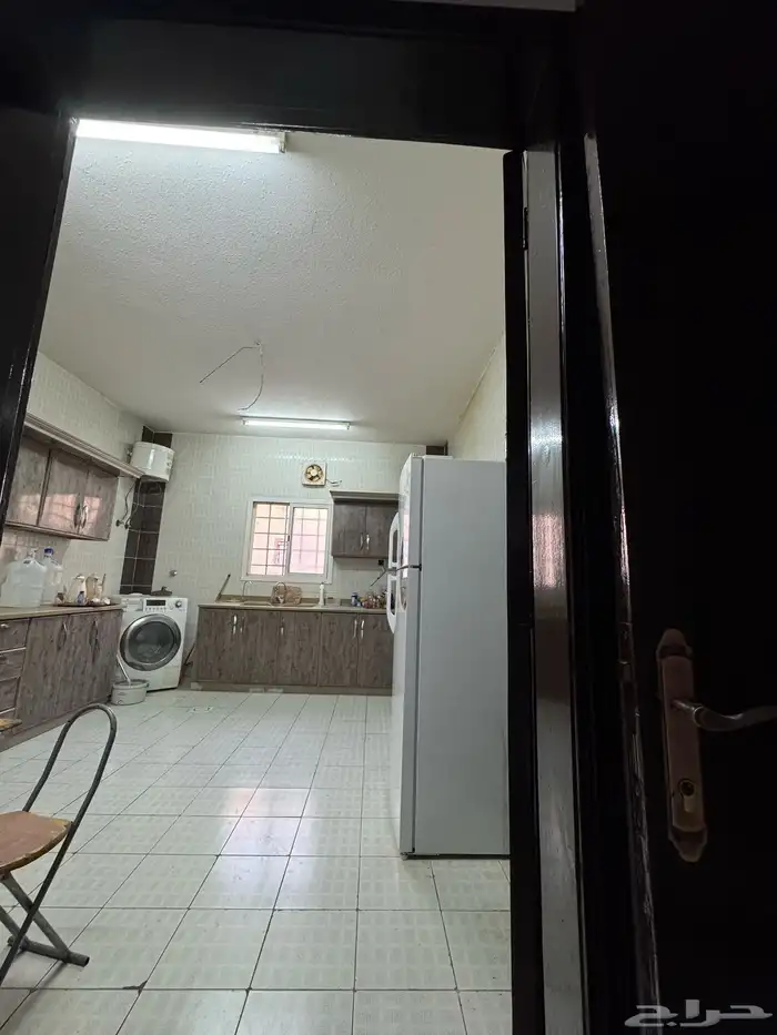 للبيع فيلا سكنية دور و 3 شقق حي الرمال 24