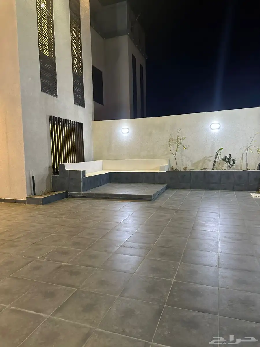 فله للبيع عليها رهن بنكي حي الورود خميس مشيط 22