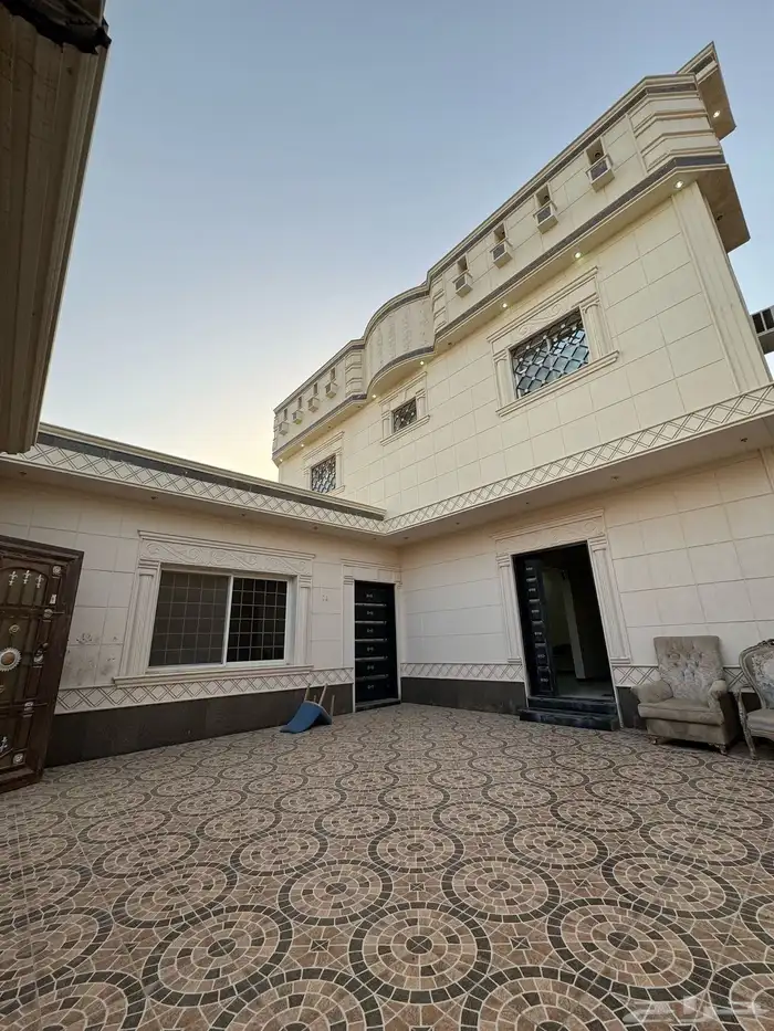 للبيع فيلا سكنية دور و 3 شقق حي الرمال 0