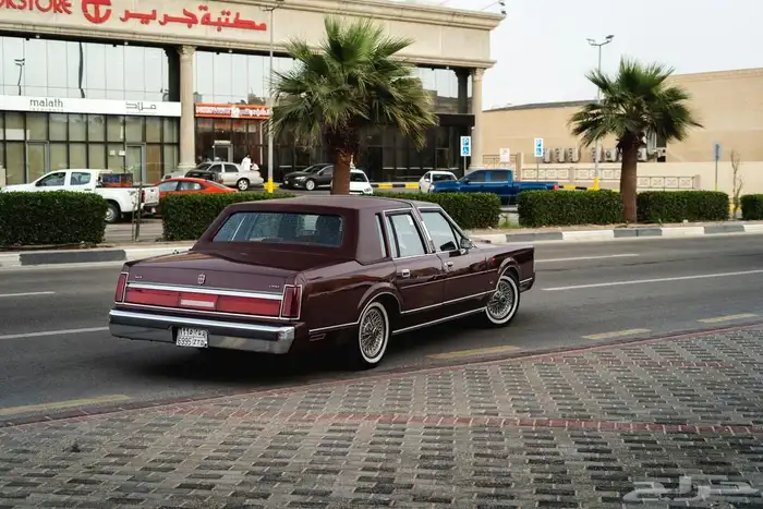 لينكون تاون كار 1986 2