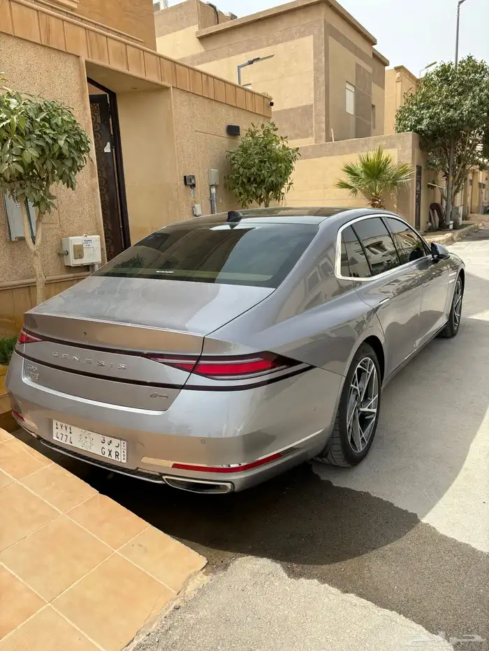 جينيسس G90 رويال اعلى فئة 2023 شبه جديدة 4