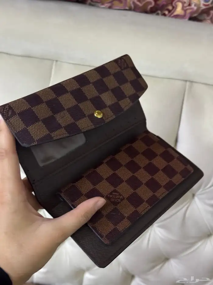 بوك ماركة لويس فيتون 1