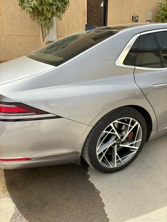 جينيسس G90 رويال اعلى فئة 2023 شبه جديدة 3