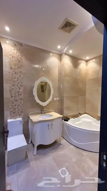 فيلا للبيع بحي الياقوت موقع مميز شارع عام 9