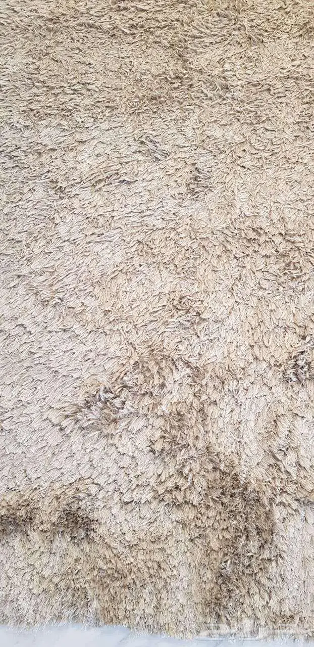 سجادة خيط سميك بحالة الجديد Thick Shaggy Rug 1