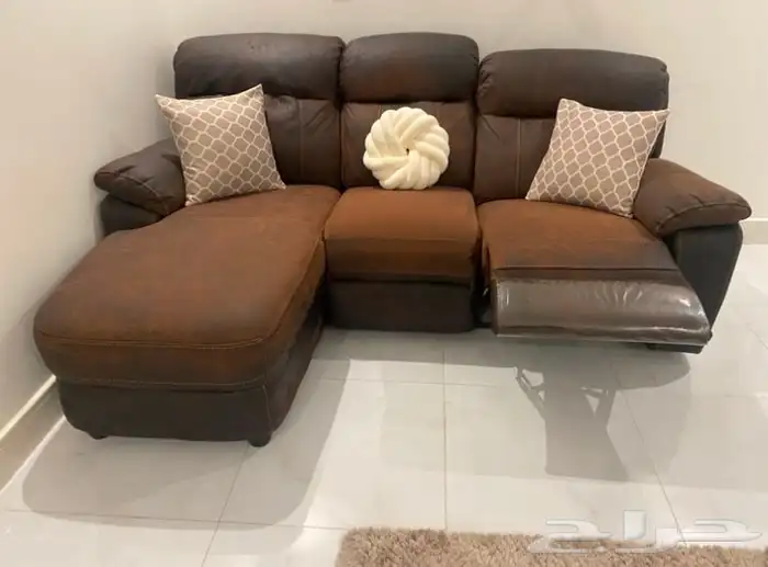 طقم كنب لون خمري مخمل نظيف استعمال خفيف 8 مقاعد وفية تخزين 1