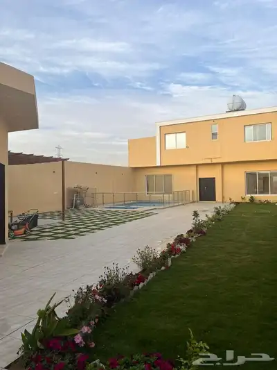 للبيع ثلاث استراحات بحي الخير بصك واحد 0