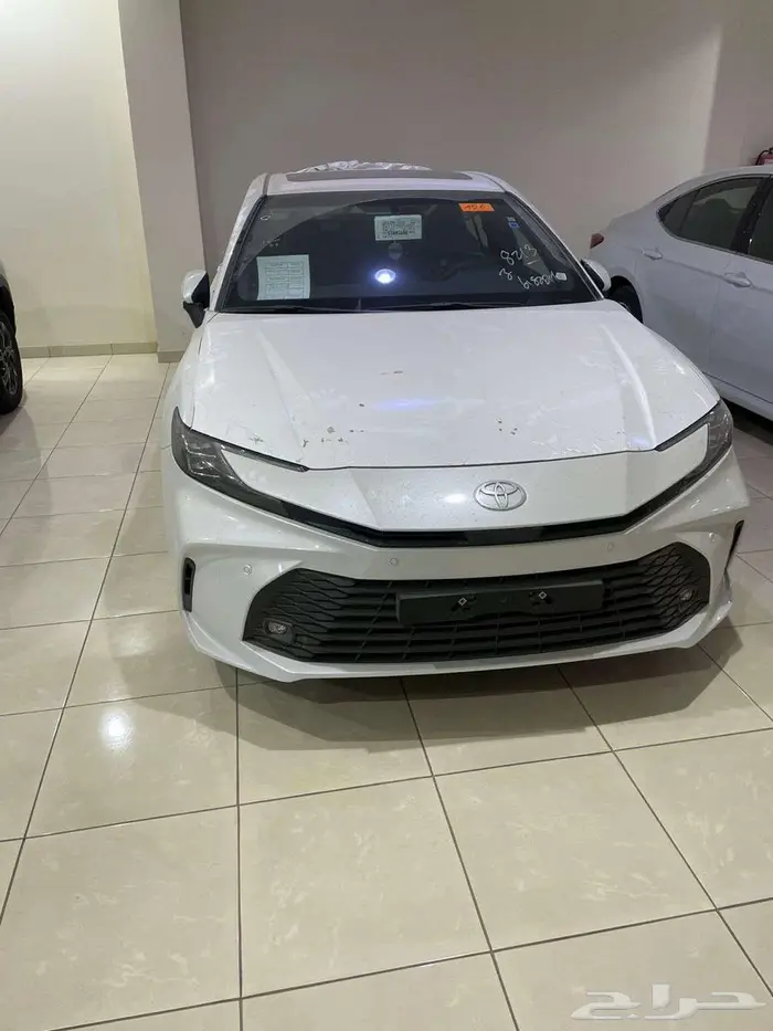 عرض خاص تويوتا كامري ال اي بنزين 2025 1