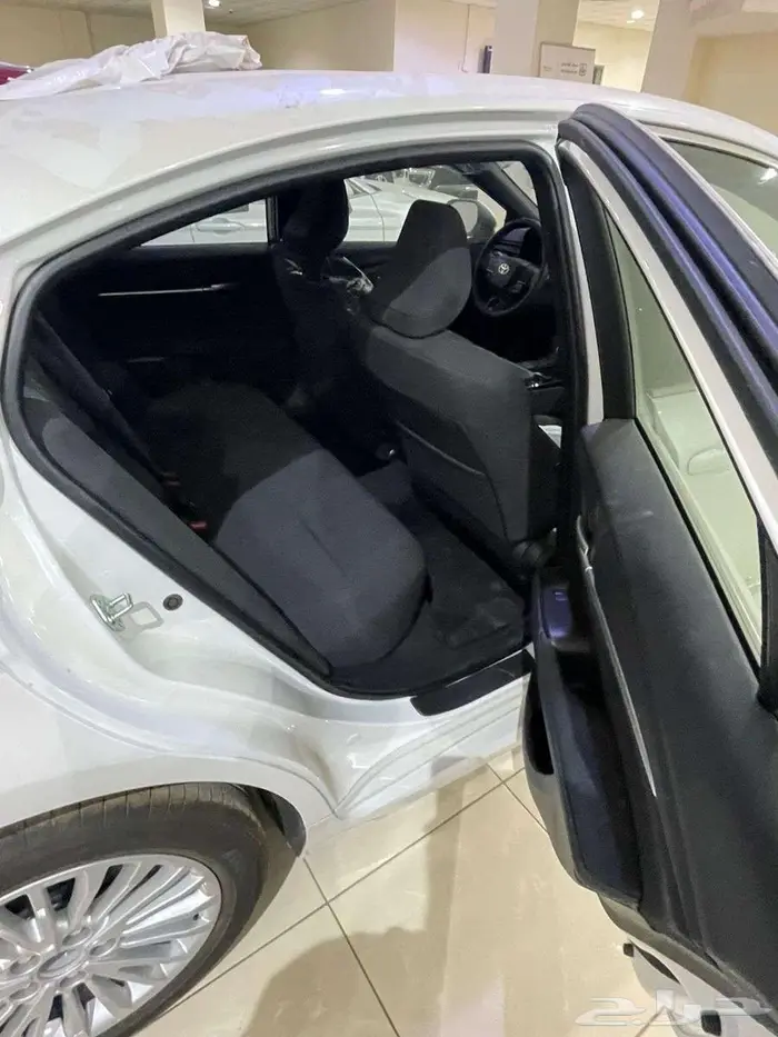 عرض خاص تويوتا كامري ال اي بنزين 2025 5