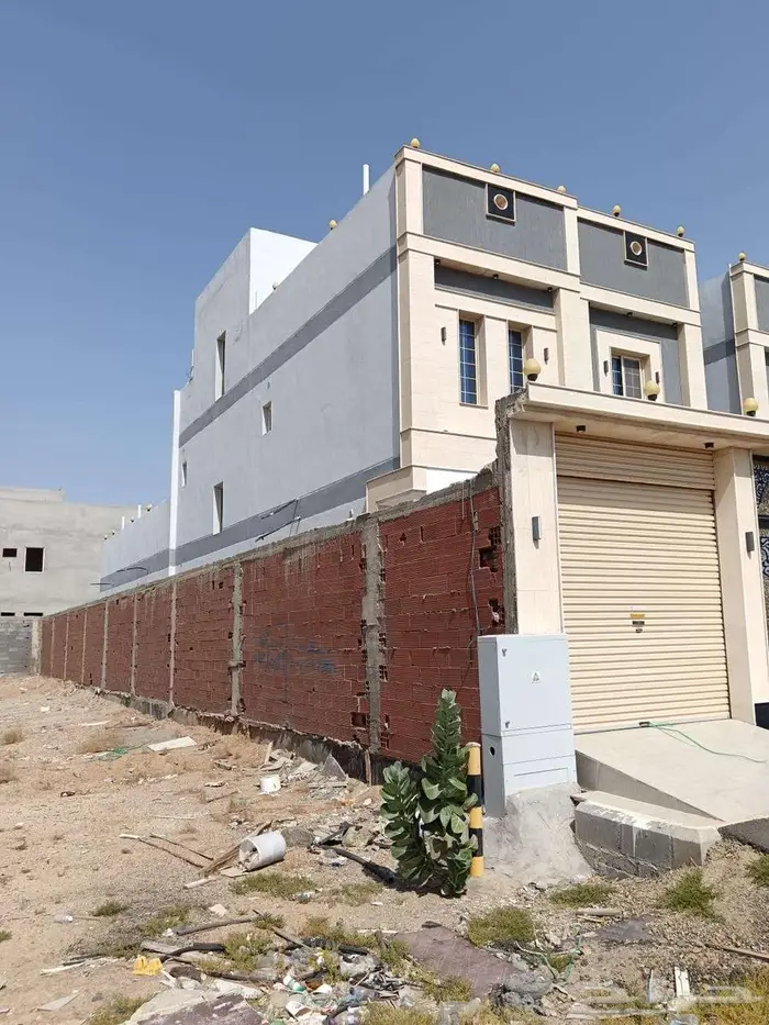 للبيع فيلا فاخره في جدة حي الوفاء مكونه دورين 1
