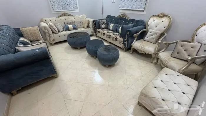طقم كنب للبيع مع الطاولات جديده ونظيفه ولايوجد بها اي عيوب 1