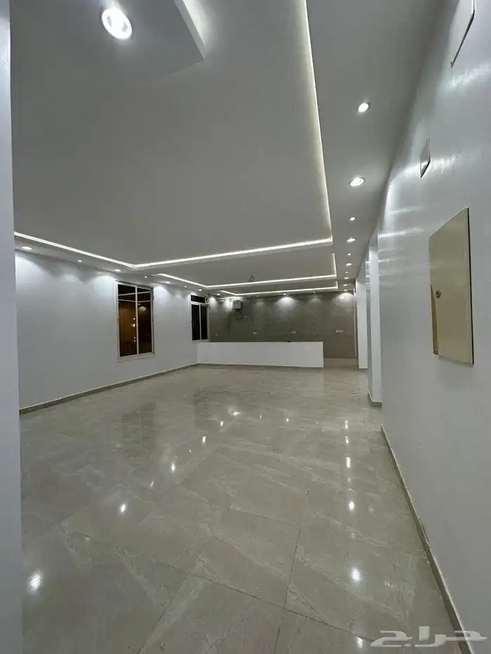 فيلا على شارع 20 9