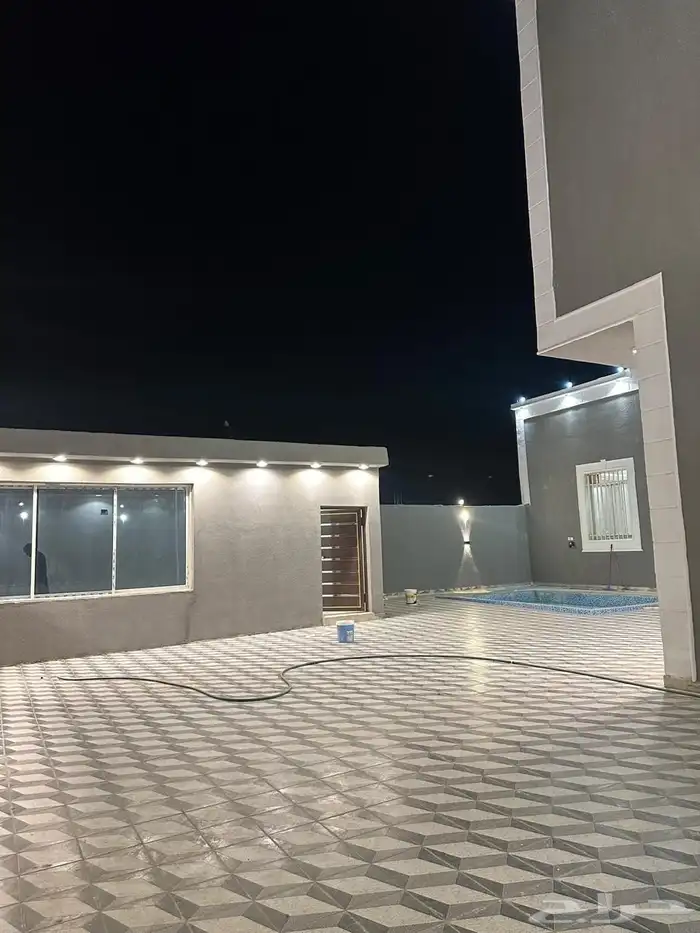 فيلا على شارع 20 5