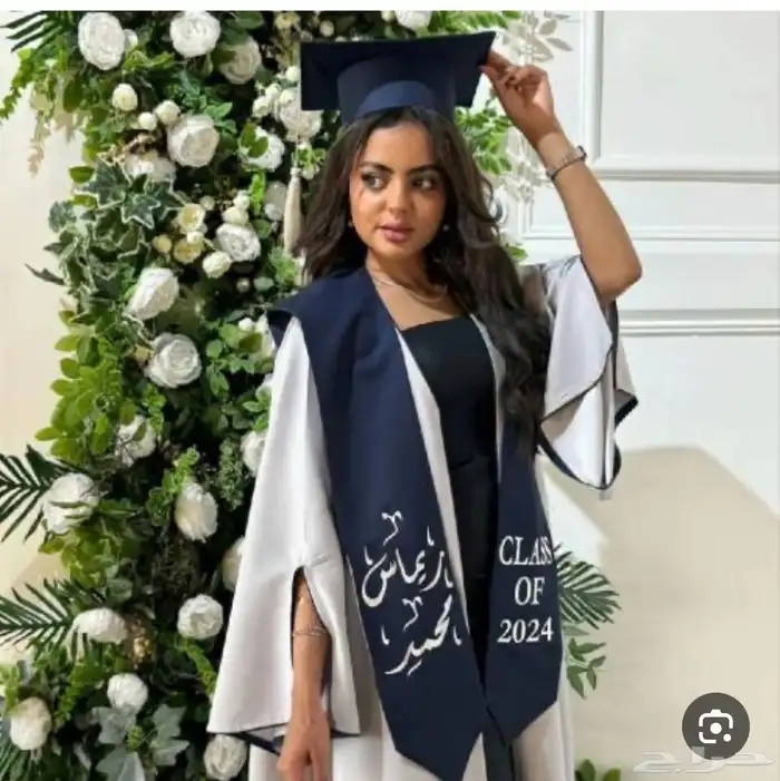 تفصيل عبايات تخرج بسعر 150 و 180 الى200 رقم موجود في الاسفل 0