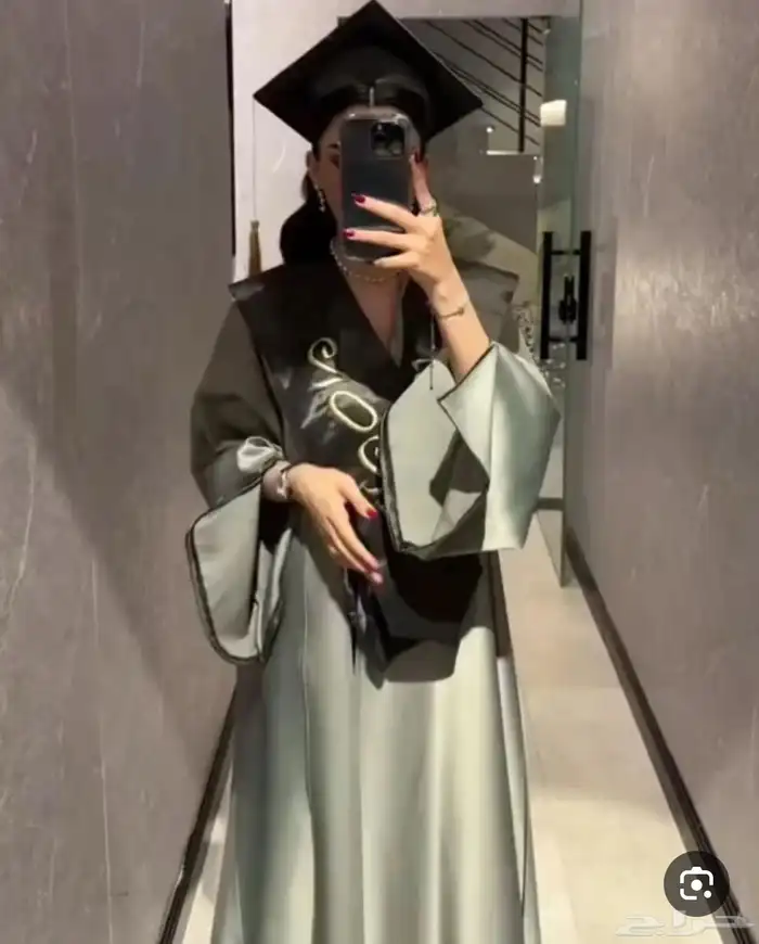 تفصيل عبايات تخرج بسعر 150 و 180 الى200 رقم موجود في الاسفل 1