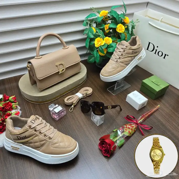 عرض طقم شنطة وشوز ماركة ديور 4