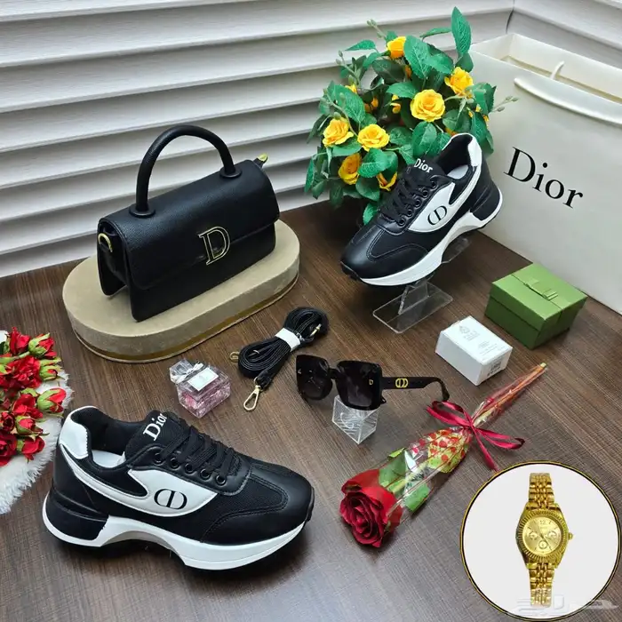 عرض طقم شنطة وشوز ماركة ديور 3