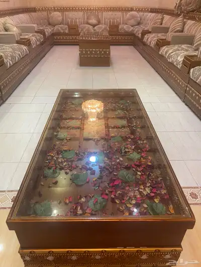 كنب مجالس خشب سنديان للبيع مستعجل استخدام نظيف جدا  على النظر 1