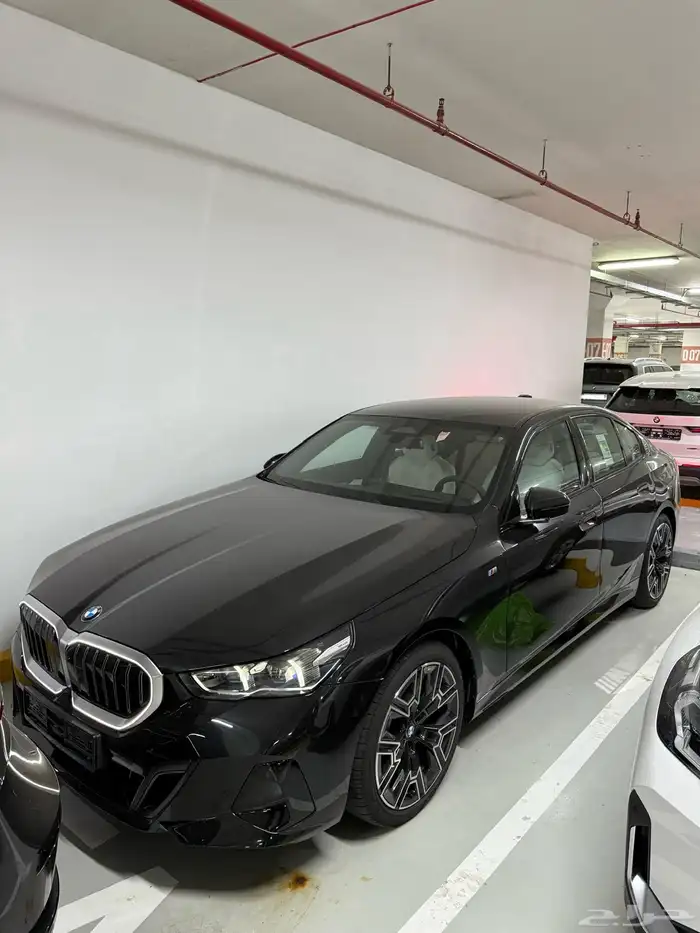 بي ام 520i جديد2025اسود داخل ابيض 0