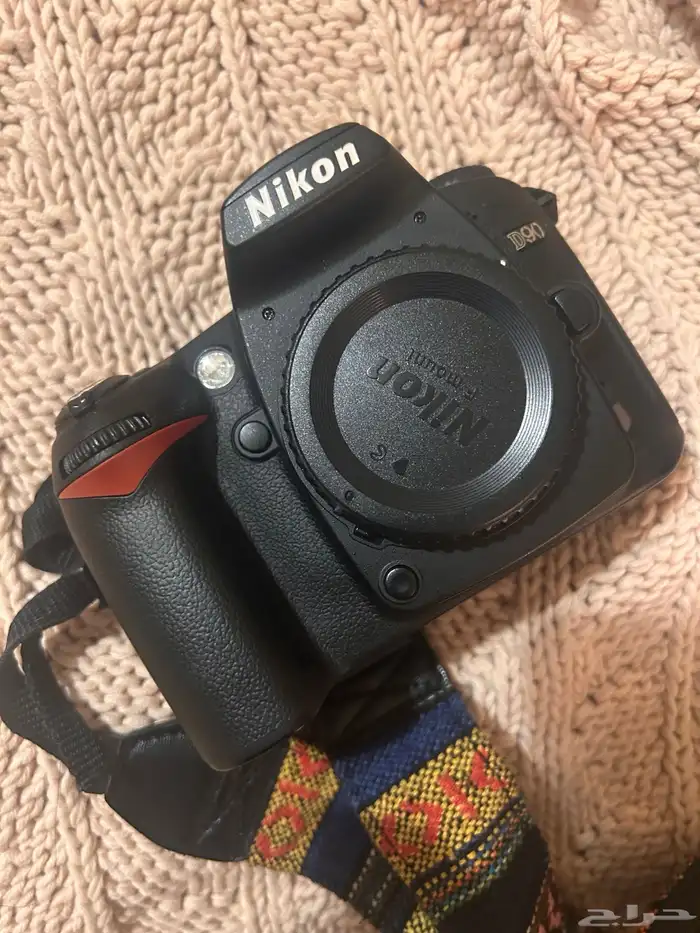 نيكون D90 3