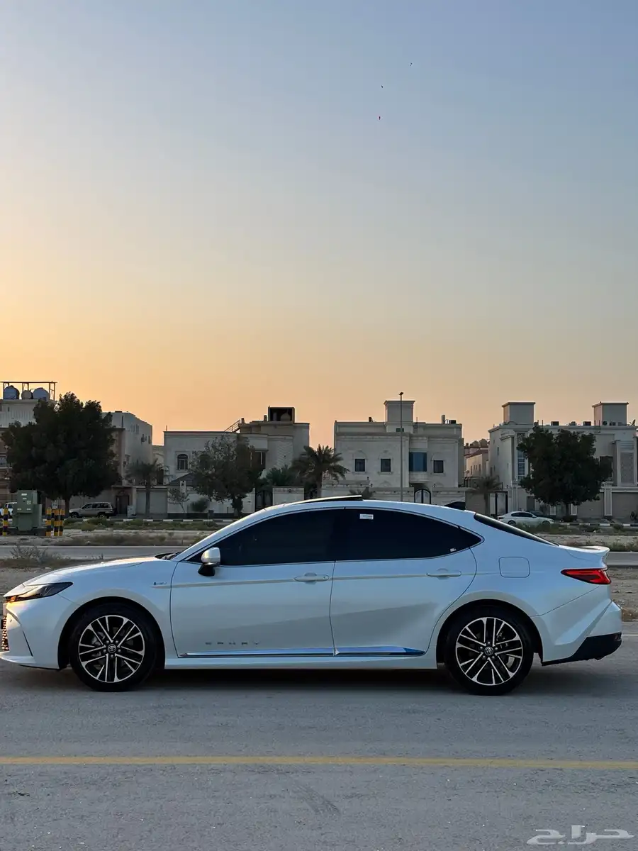 كامري 2025 le هايبرد 7