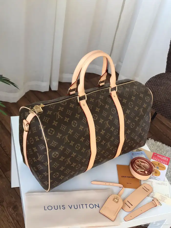 شنط للنادي والسفر الخفبف درجه اولى 21