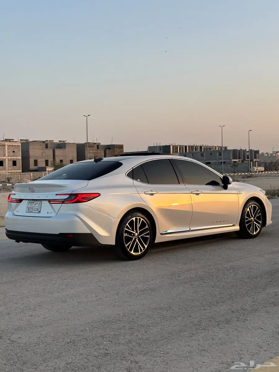 كامري 2025 le هايبرد 3
