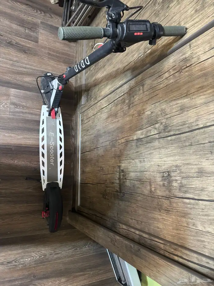 اسكوتر كهربائي مستخدم خفيف لا يوجد به عيوب ابدا ارجو عدم ال 0