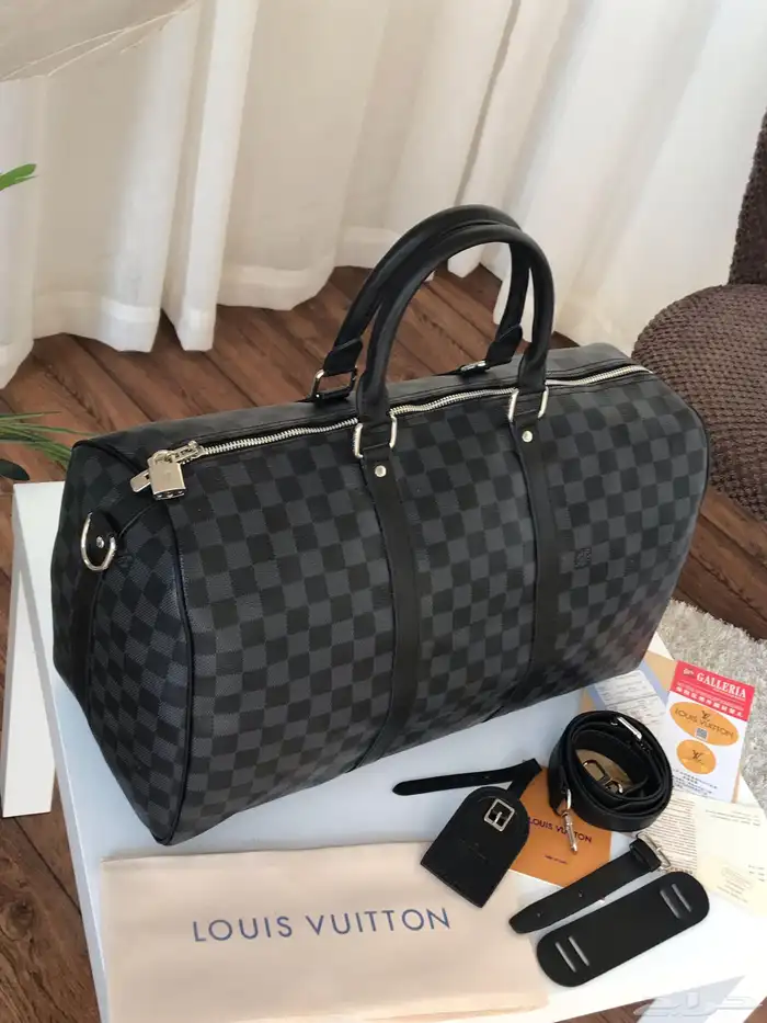 شنط للنادي والسفر الخفبف درجه اولى 19