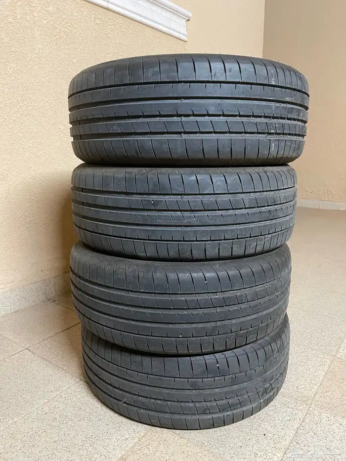 كفرات مستعمله شبه جديده جنط 20 مقاس 235 55 0