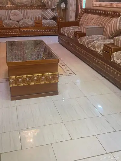 كنب مجالس خشب سنديان للبيع مستعجل استخدام نظيف جدا  على النظر 5