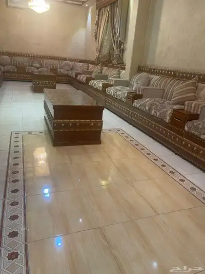 كنب مجالس خشب سنديان للبيع مستعجل استخدام نظيف جدا  على النظر 3