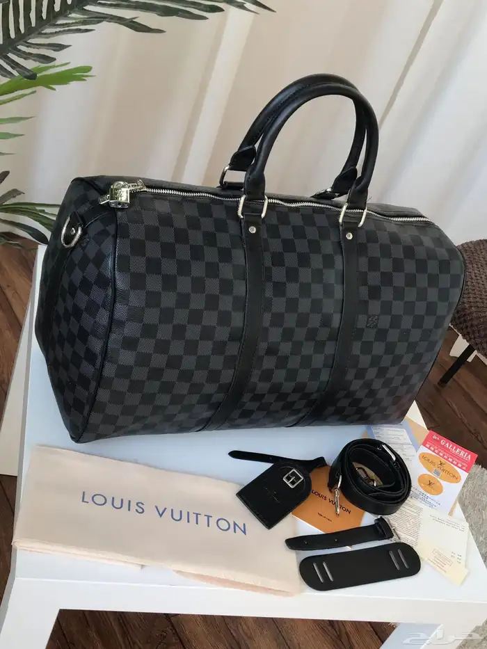 شنط للنادي والسفر الخفبف درجه اولى 16