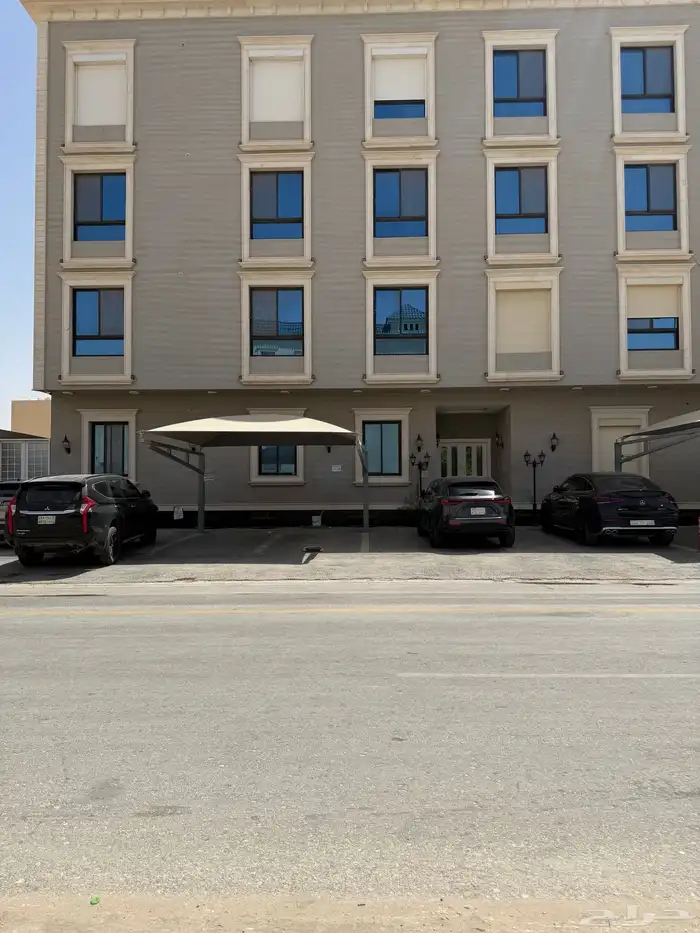 شقة انيقة ثلاث غرف نوم بالملقا   Elegant apartment 0