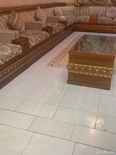 كنب مجالس خشب سنديان للبيع مستعجل استخدام نظيف جدا  على النظر 6