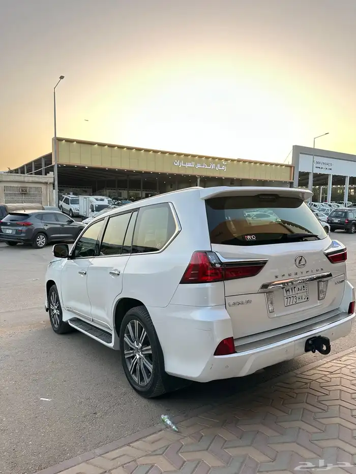 لكزس LX570 3