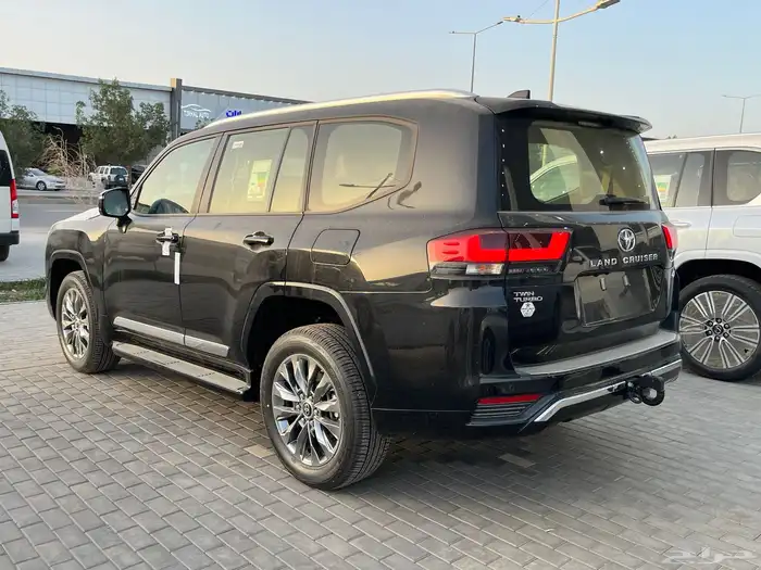 تويوتا لاندكروزر GXRL4 م2025 بطاقه جمركيه سعودى اسود 3