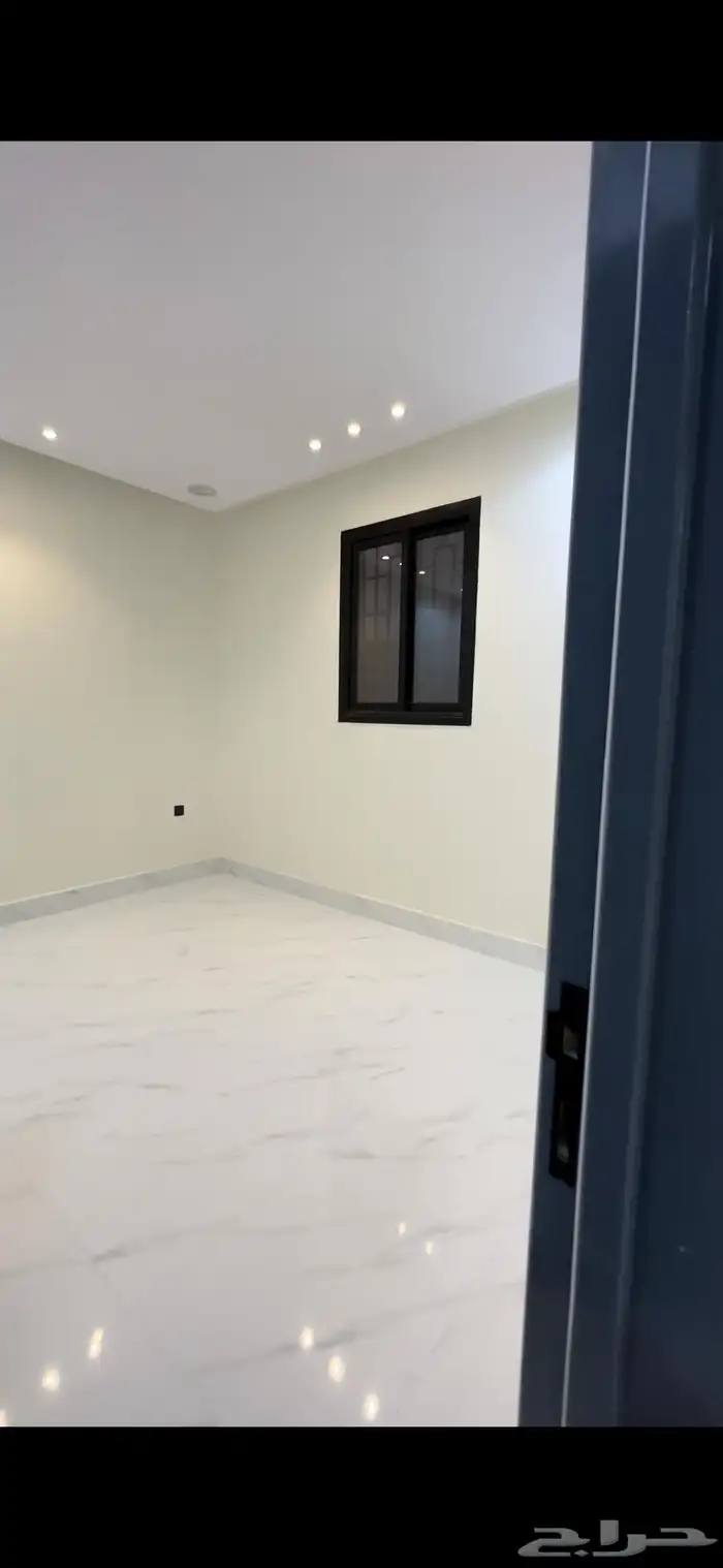 للايجار شقة عوايل بتصميم مودرن حي الرمال 6