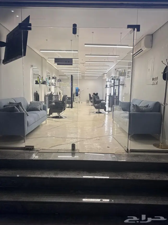 صالون حلاقة للتقبيل 1