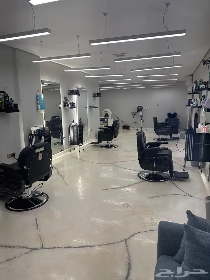 صالون حلاقة للتقبيل 0