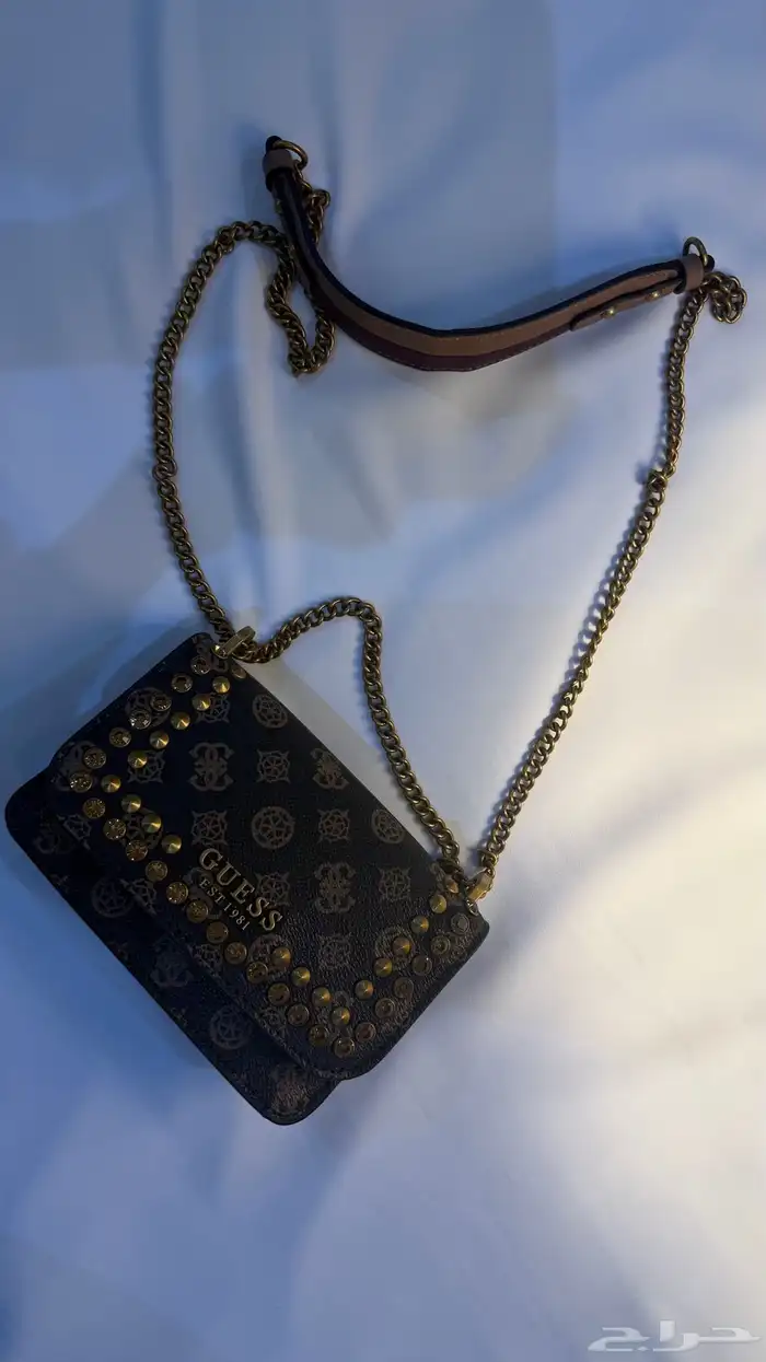 شنطه مستعمله من ماركه جس Guess 0