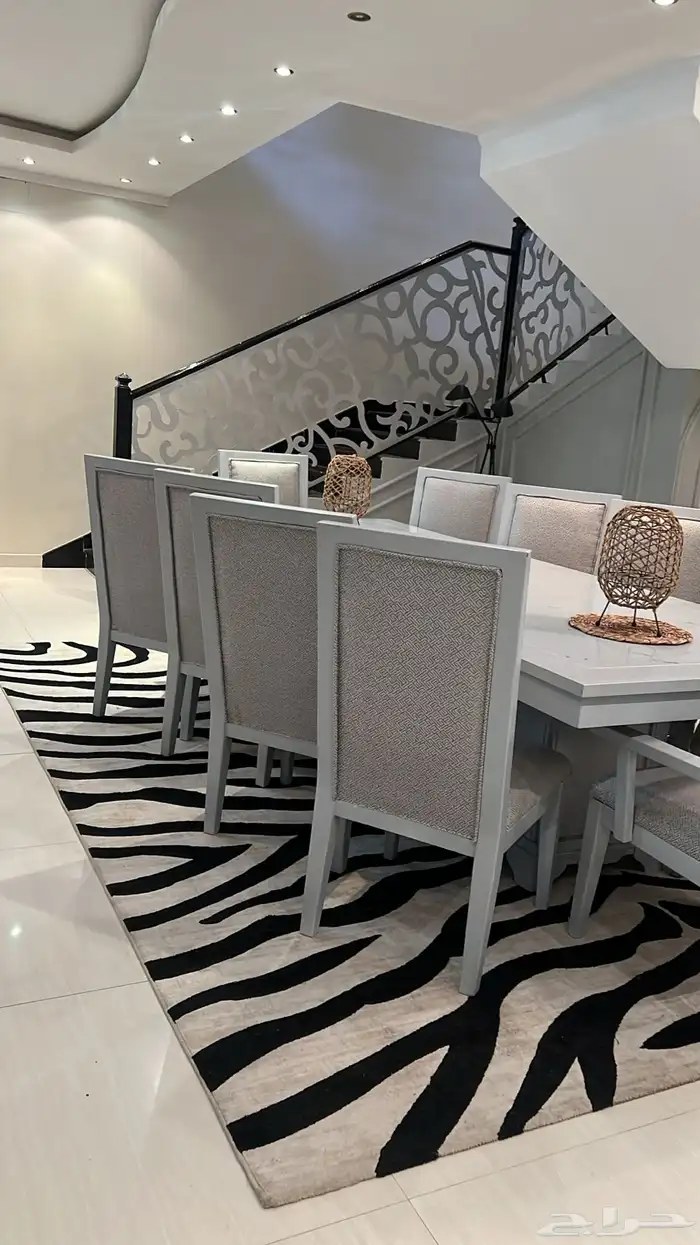 طاوله طعام بحاله ممتازه 10كراسي مع البوفيه 0