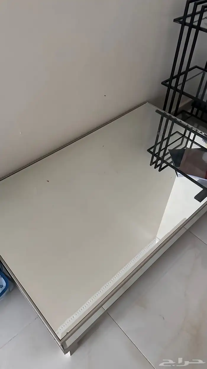 طاوله ارضيه مع ملحقاتها 2