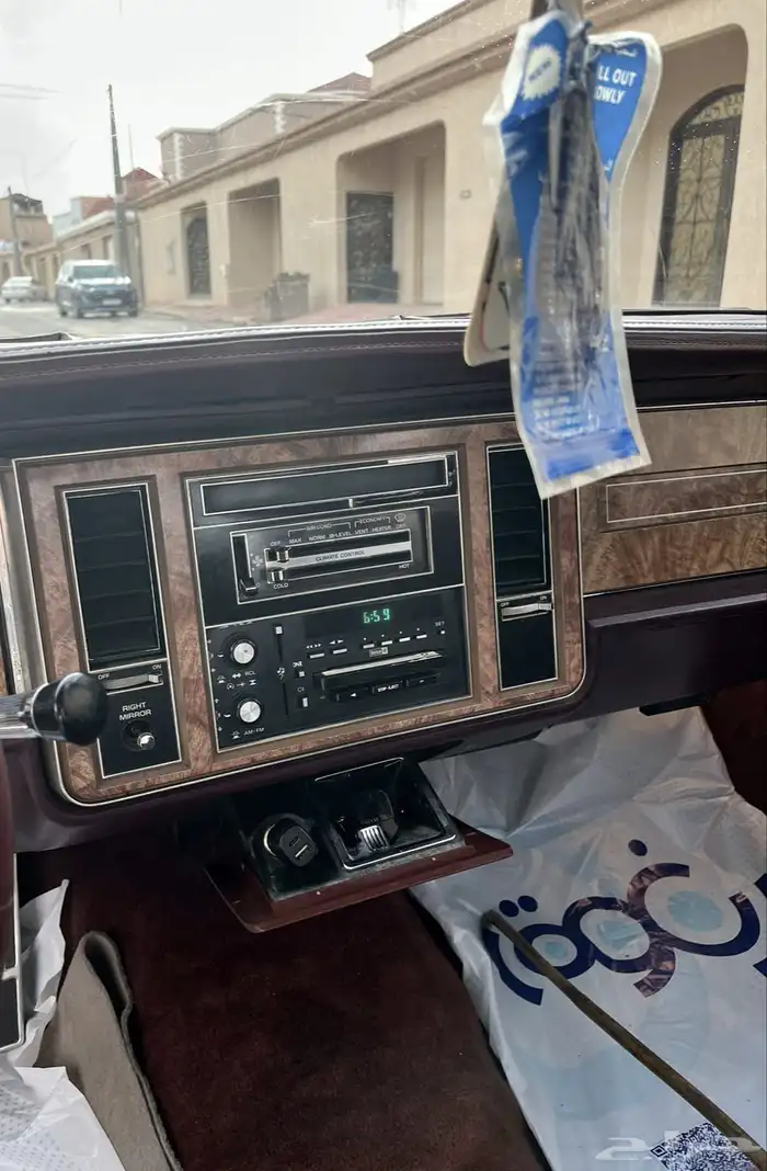 سياره كلاسيك بيوك ليسايبر لمتد ادشن موديل 1984 20