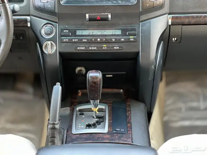 لاندكروزر 2011 سعودي GX.R 17
